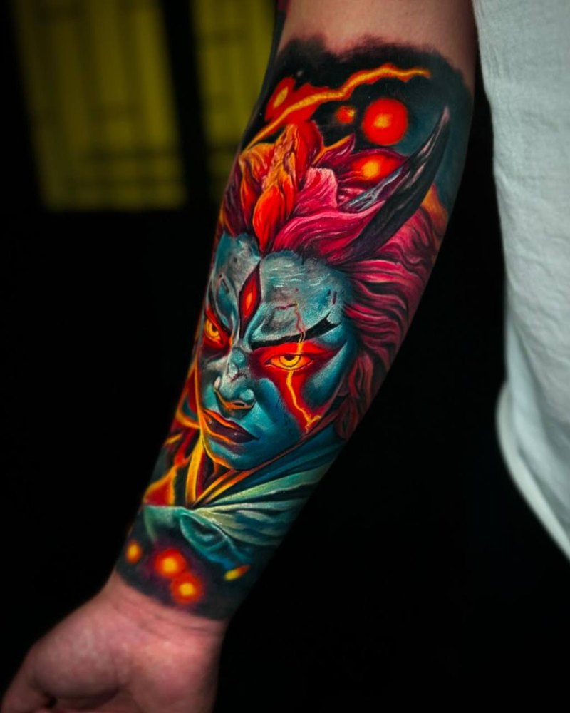 Farbiges Unterarm-Sleeve mit blauem Dämonengesicht und pinken Blüten, LSD Tattoo Berlin