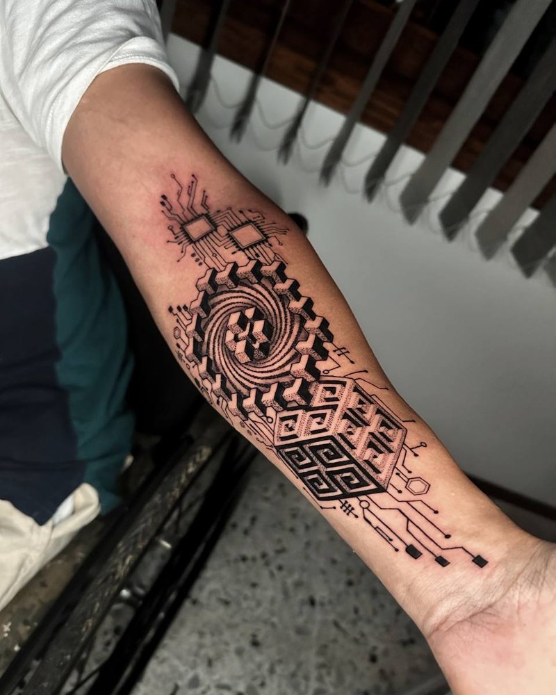 Geometrisches Ornament mit Mandala-Kern am Unterarm