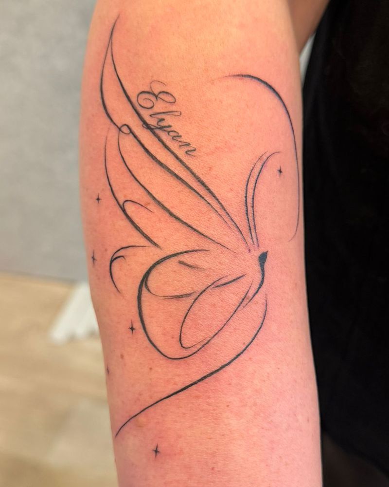 Walk-in Tattoo mit Schmetterling und Namen am Unterarm